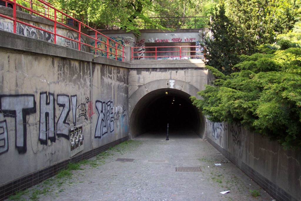 Praha,_Žižkov,_tunel