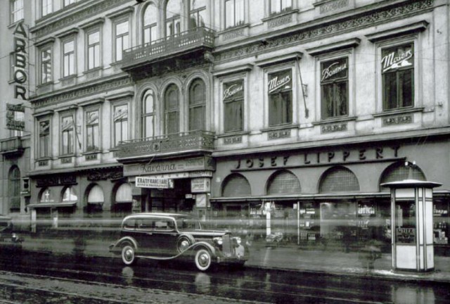 Praha, Černá růže, rok 1927. Foto: Wikipedie